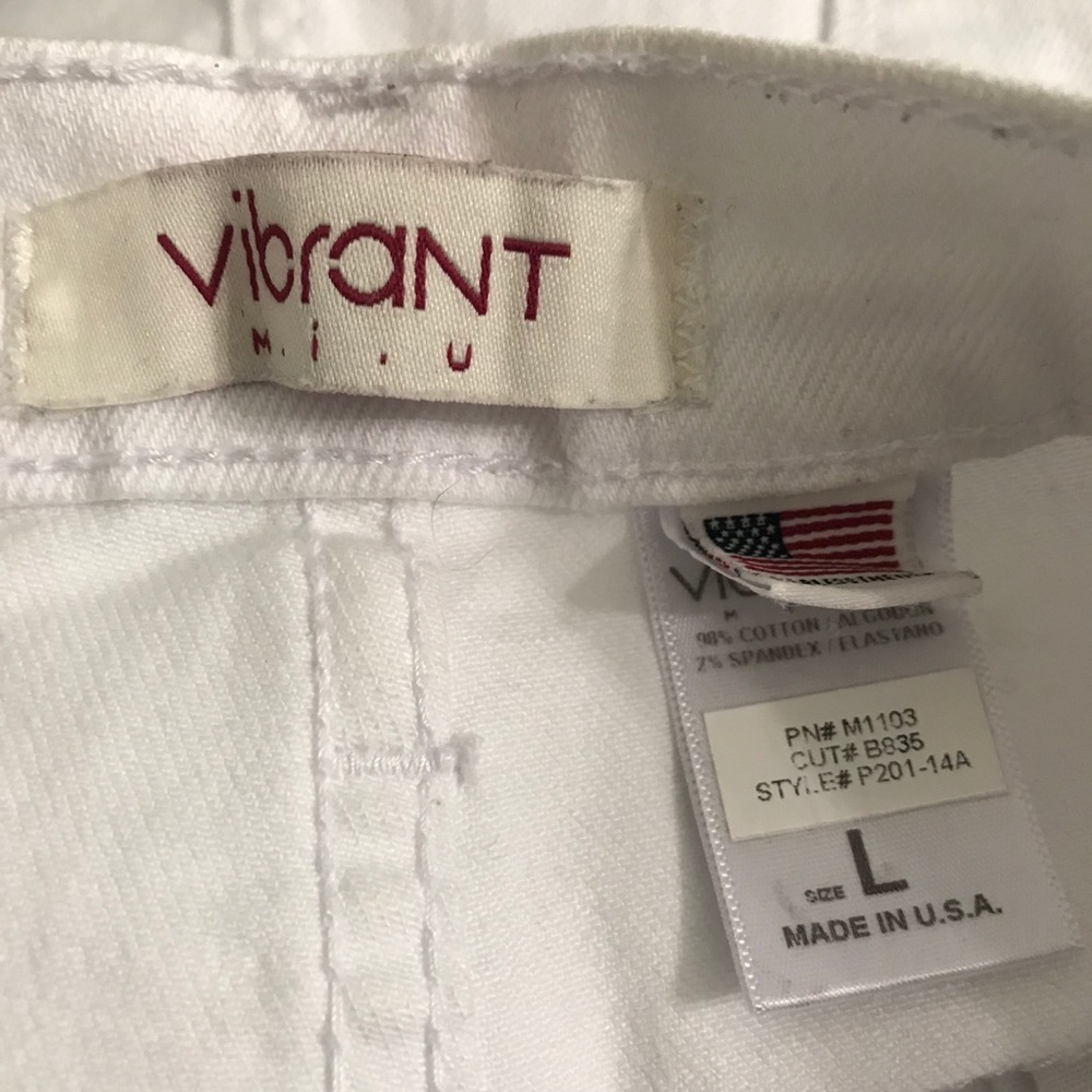 Vibrant short size L - Picture 6 of 6